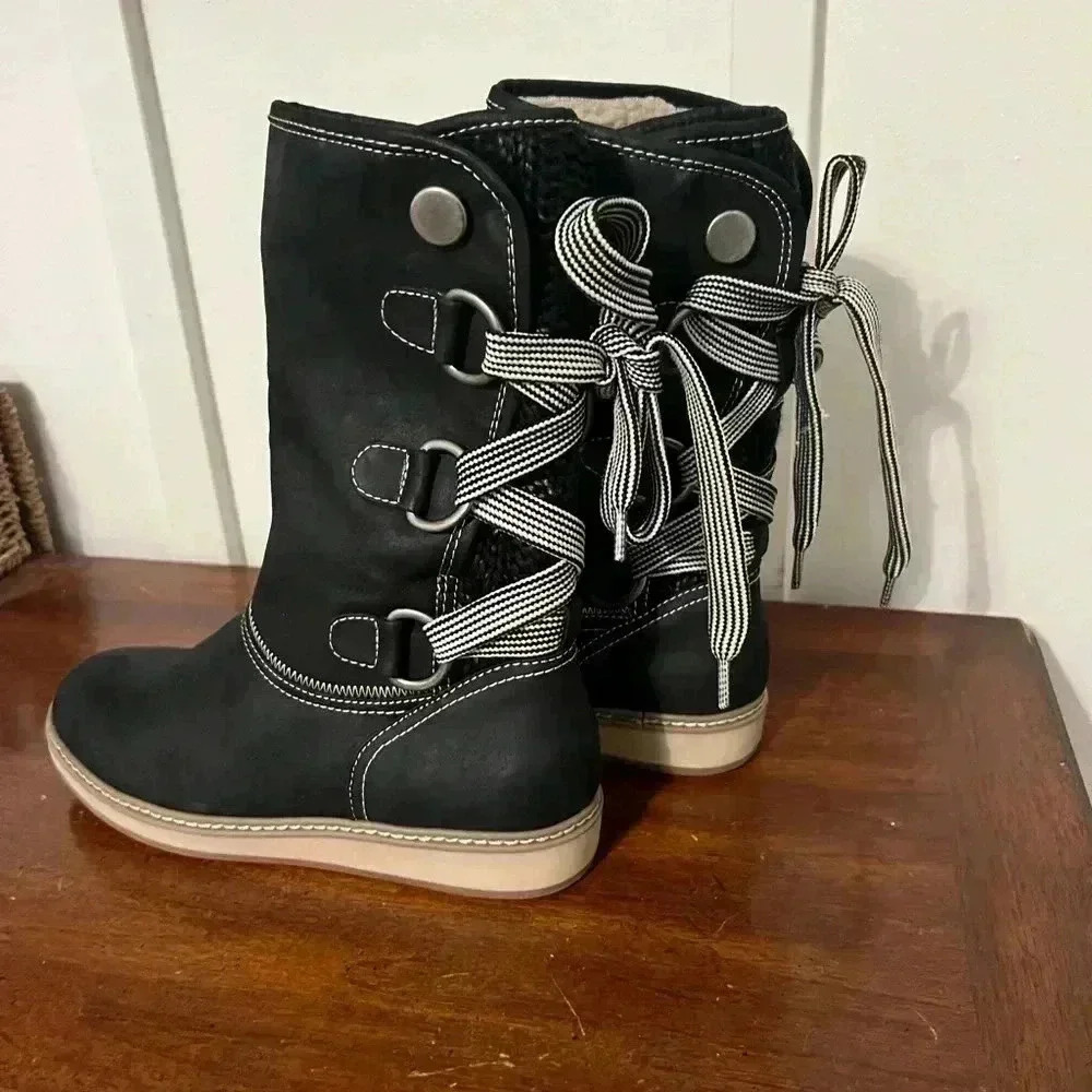 Never been worn White Mountain Tivia tie up boots size 7